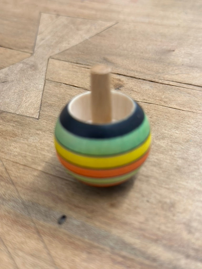 Reversible roundabout spinning top