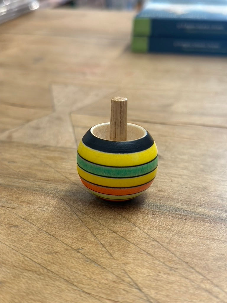 Reversible roundabout spinning top