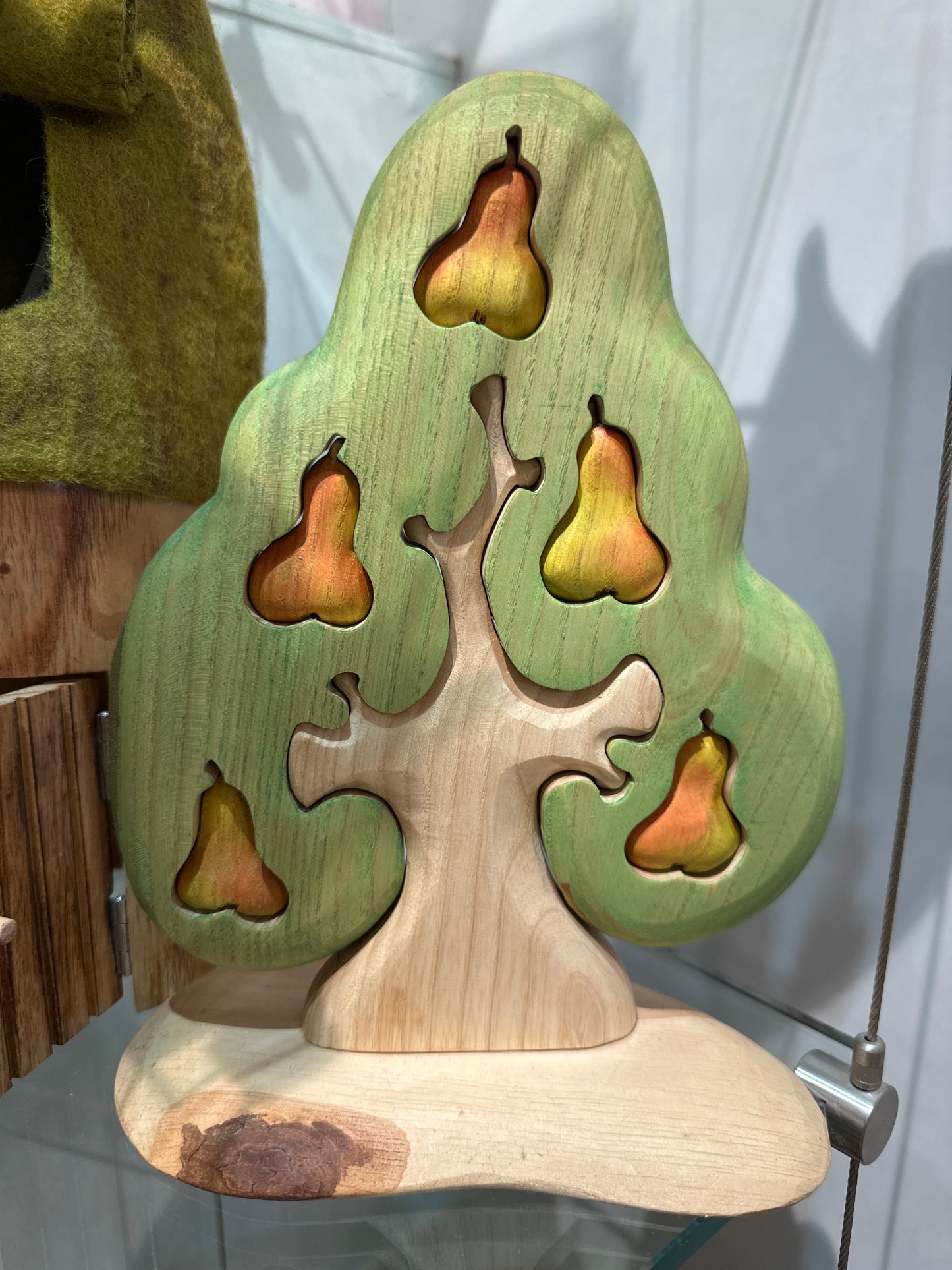 Pear tree w/ 5 pears
