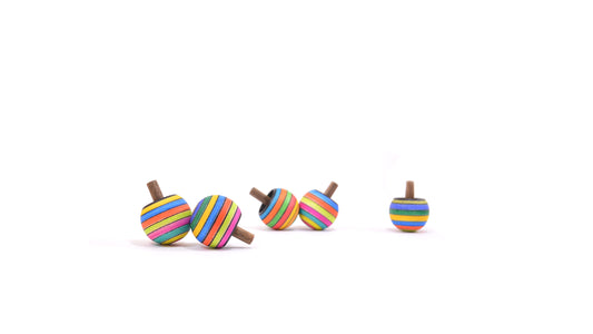 Turning top striped spinning top