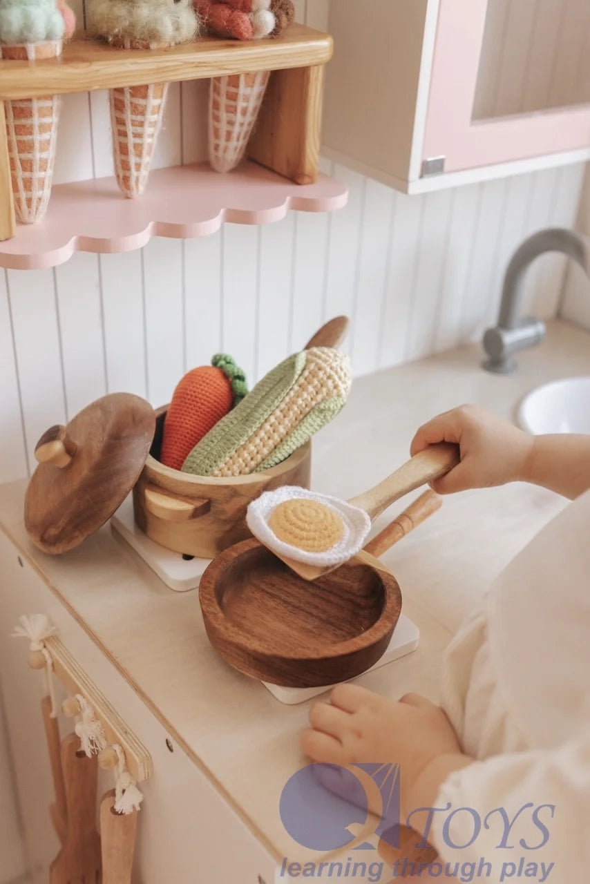 QToys Mahogany Pot And Pan Set