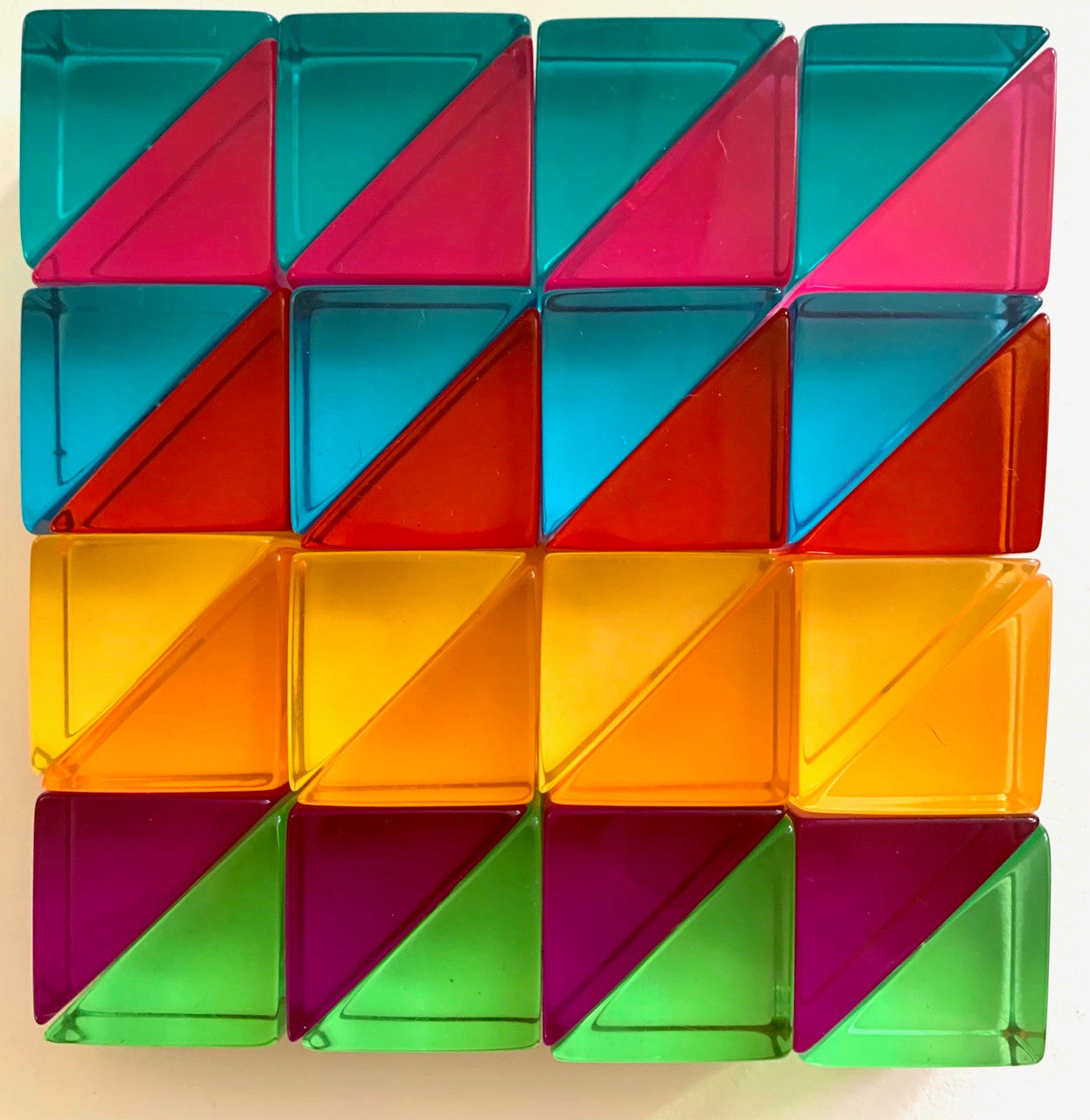 Lucite Small Triangles/32pc